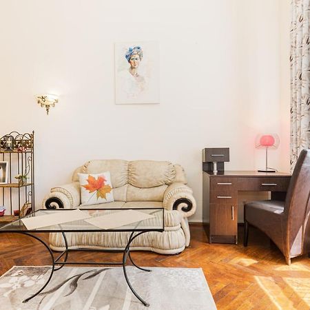 Hera Apartment - Old Town Брашов Екстериор снимка