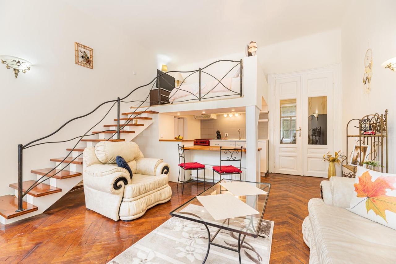 Hera Apartment - Old Town Брашов Екстериор снимка