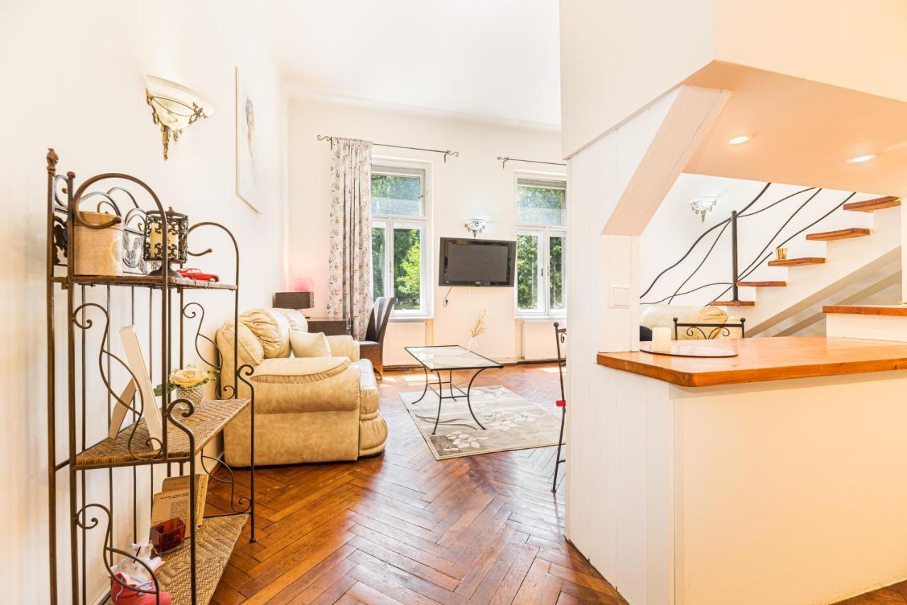 Hera Apartment - Old Town Брашов Екстериор снимка