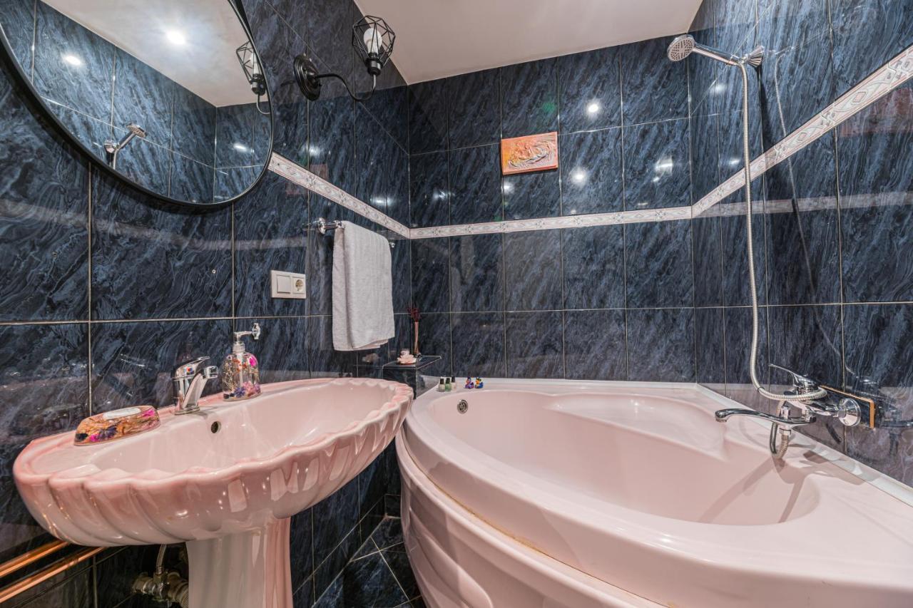 Hera Apartment - Old Town Брашов Екстериор снимка