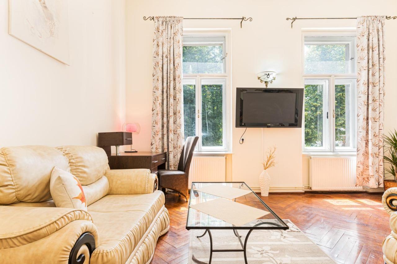 Hera Apartment - Old Town Брашов Екстериор снимка